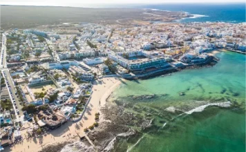Trasferirsi a Fuerteventura: documenti, costi e zone migliori per lavorare o vivere di pensione