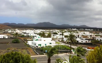 Yaiza e il sud di Lanzarote: borgo bianco, Lago Verde, Los Hervideros e paesaggi vulcanici
