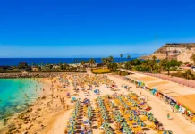 Playa de Amadores a Gran Canaria: mare tranquillo, servizi e passeggiata fino a Puerto Rico