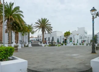 Teguise a Lanzarote: cosa vedere nell’antica capitale tra centro storico, mercato e paesaggi dell’interno