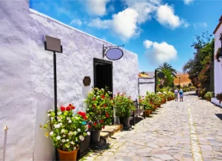 Betancuria a Fuerteventura: cosa vedere nell’antica capitale tra chiese, mirador e paesaggi rurali
