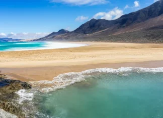 Cofete a Fuerteventura: come arrivare e cosa sapere prima di visitare la spiaggia più selvaggia