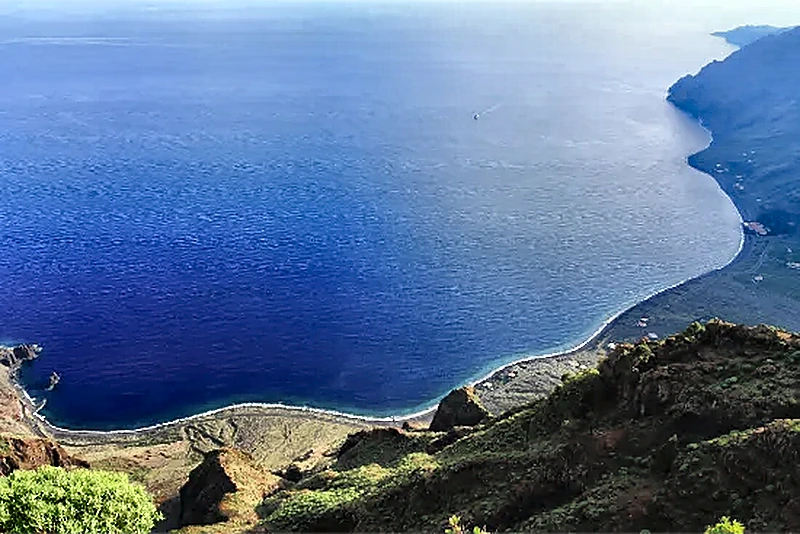 Costa vulcanica di El Hierro affacciata sull’Oceano Atlantico