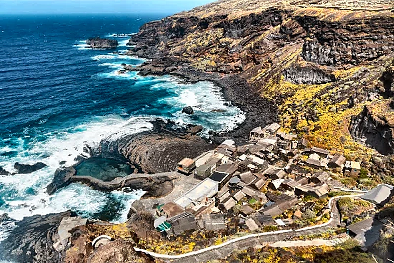Pozo de las Calcosas a El Hierro, case e piscine naturali sulla costa